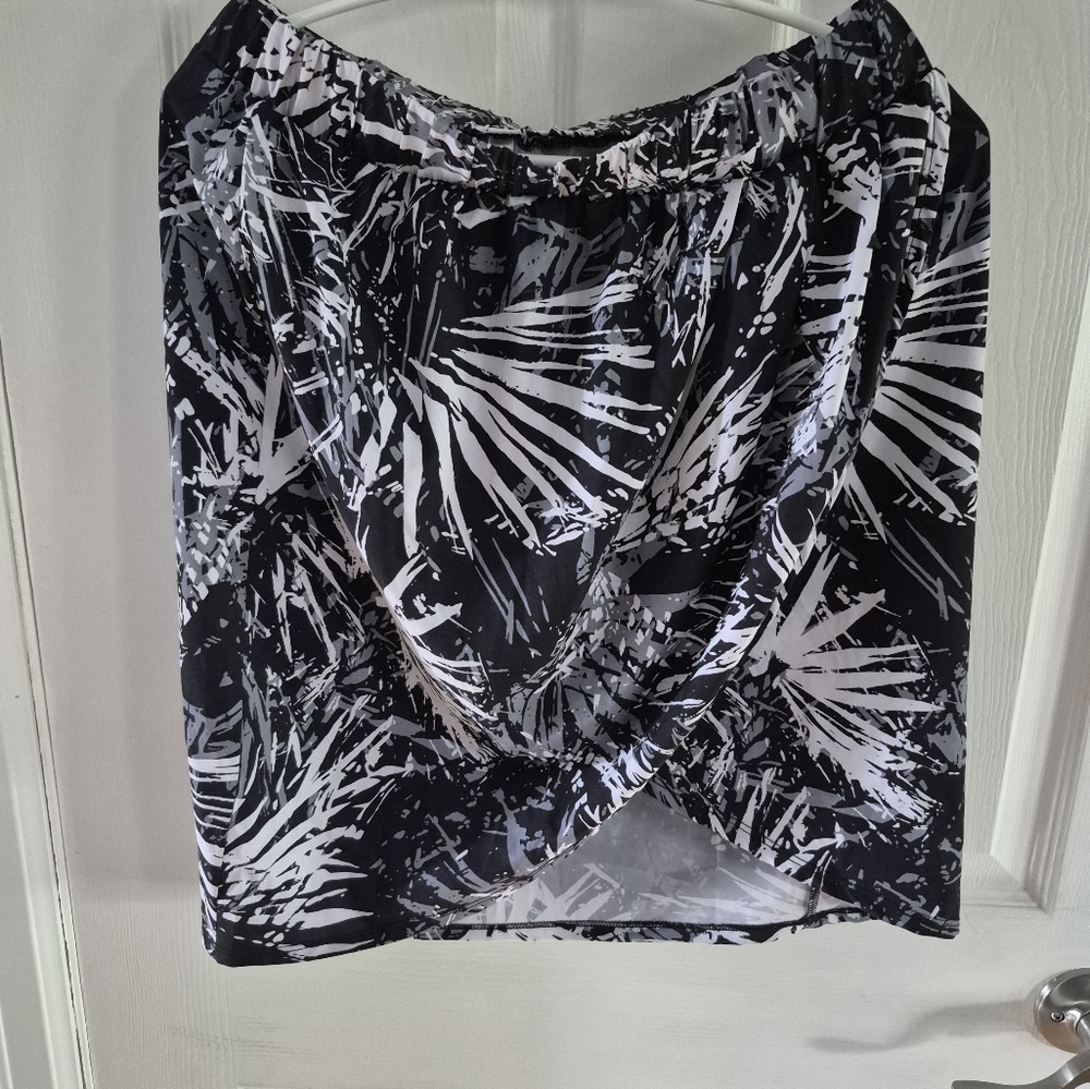 Fabletics Monochrome Patterned Skirt